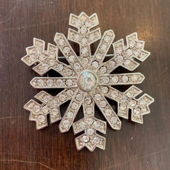 Monet snowflake rhinestone brooch - Picture 1 of 3
